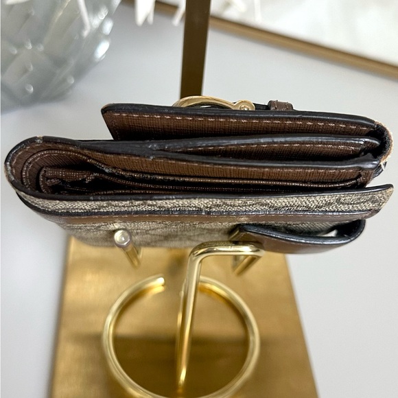 Vintage Gucci Bifold Wallet, AS IS, FINAL SALE - Picture 9 of 16